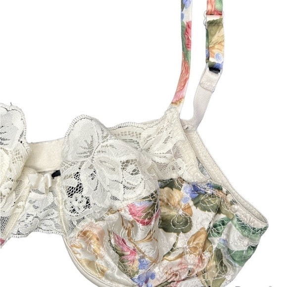VINTAGE Victoria Victoria’s Secret Lace Floral Lingerie Bra - Picture 2 of 5